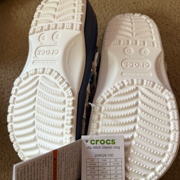 Crocs Disney stitch clog w9 - Picture 2 of 2